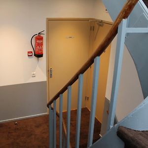 Kleine Kamer met een King Size Bed